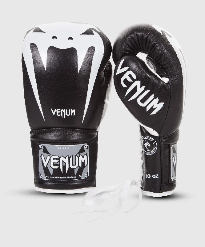 Venum Giant 3.0 Boxing Gloves - Nappa Leather - With Laces - Black